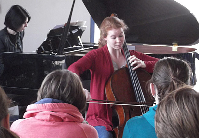 Harriet Krijgh, Cello und Magda Amara, Piano, in Neuss, Gesamtschule an der Erft