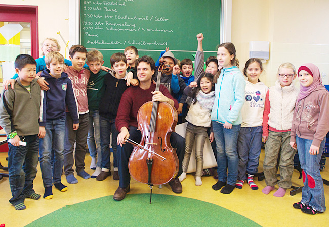 Leonard Elschenbroich, Cello, in Bremen, Bürgermeister-Smidt-Schule