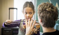 Klassische Musik Künstler zu Besuch in Schule - Rhapsody in School